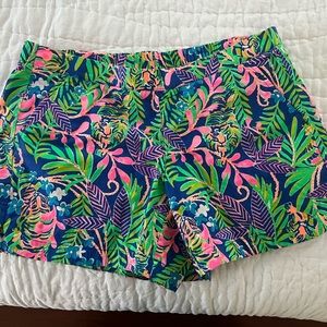 Lilly Pulitzer Oceanview Shorts. Size Medium